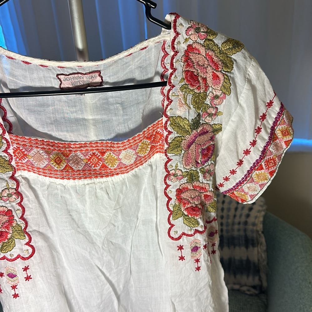 Johnny Was Workshop have already ordered linen white blouse flaw 3 faint spots - Picture 3 of 8
